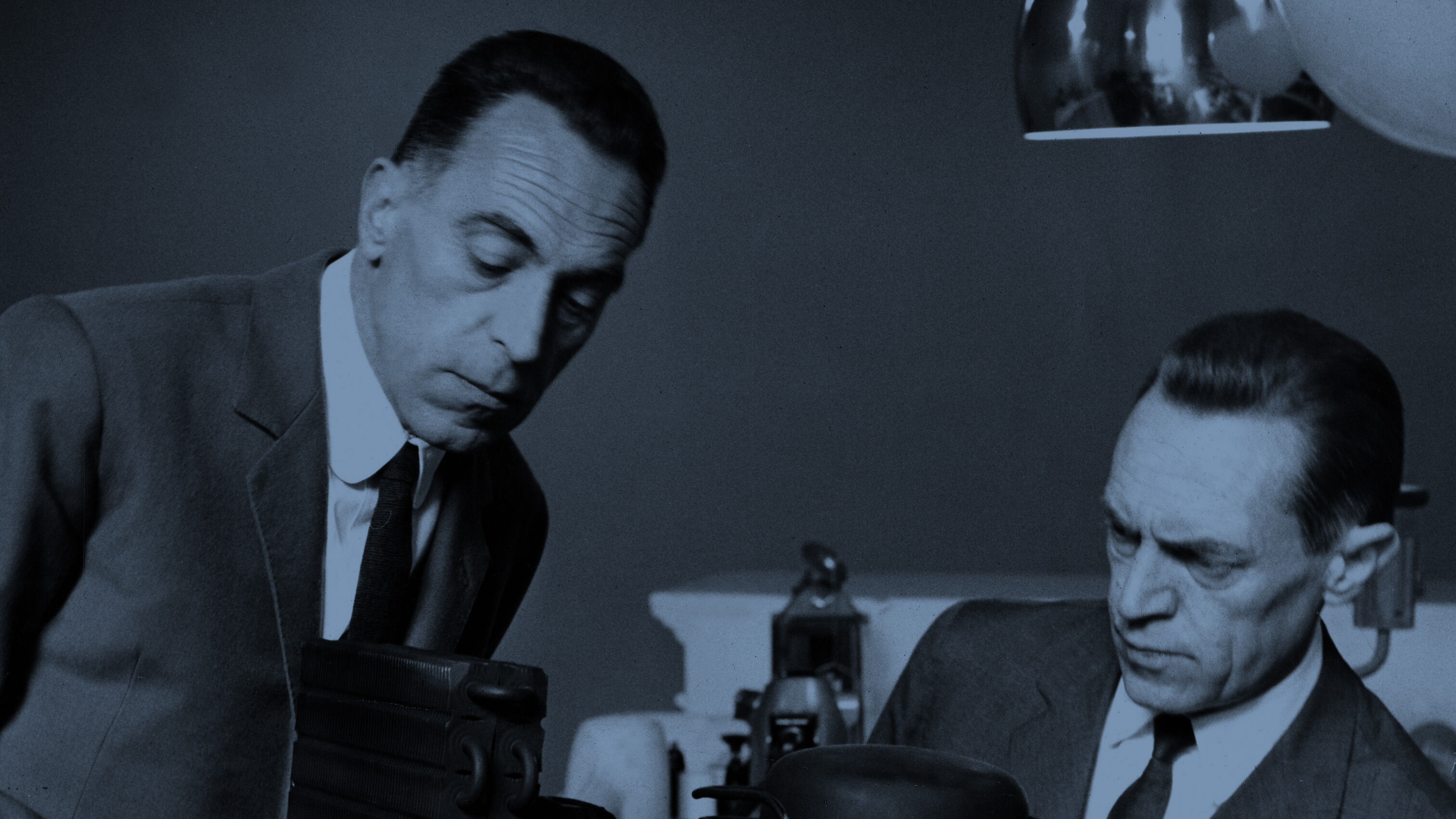 designers-a-and-pg-castiglioni-flos-header-desk-00