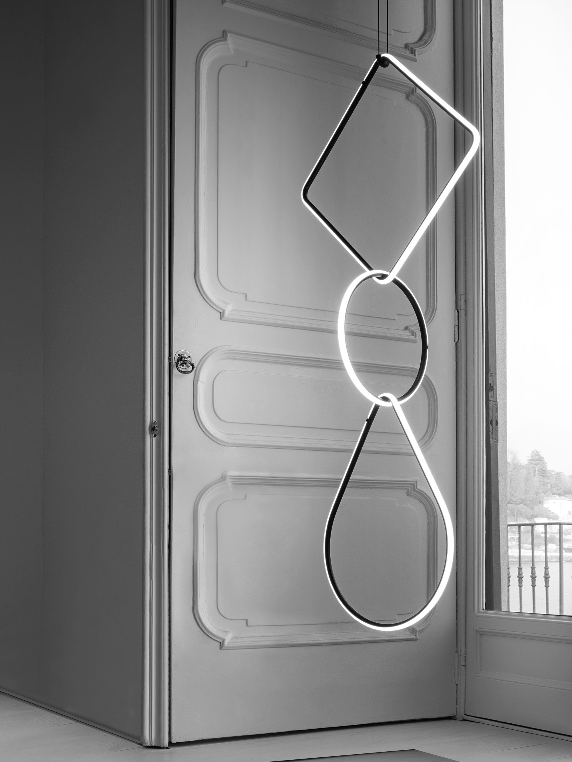 FLOS_About-us_Awards_Arrangements_suspension-lamp