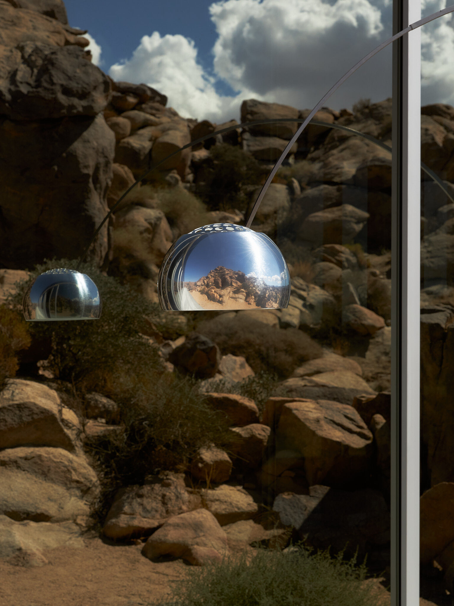 Arco K_Floor lamp_close up_2_Invisible house_Flos Stories7_FLOS