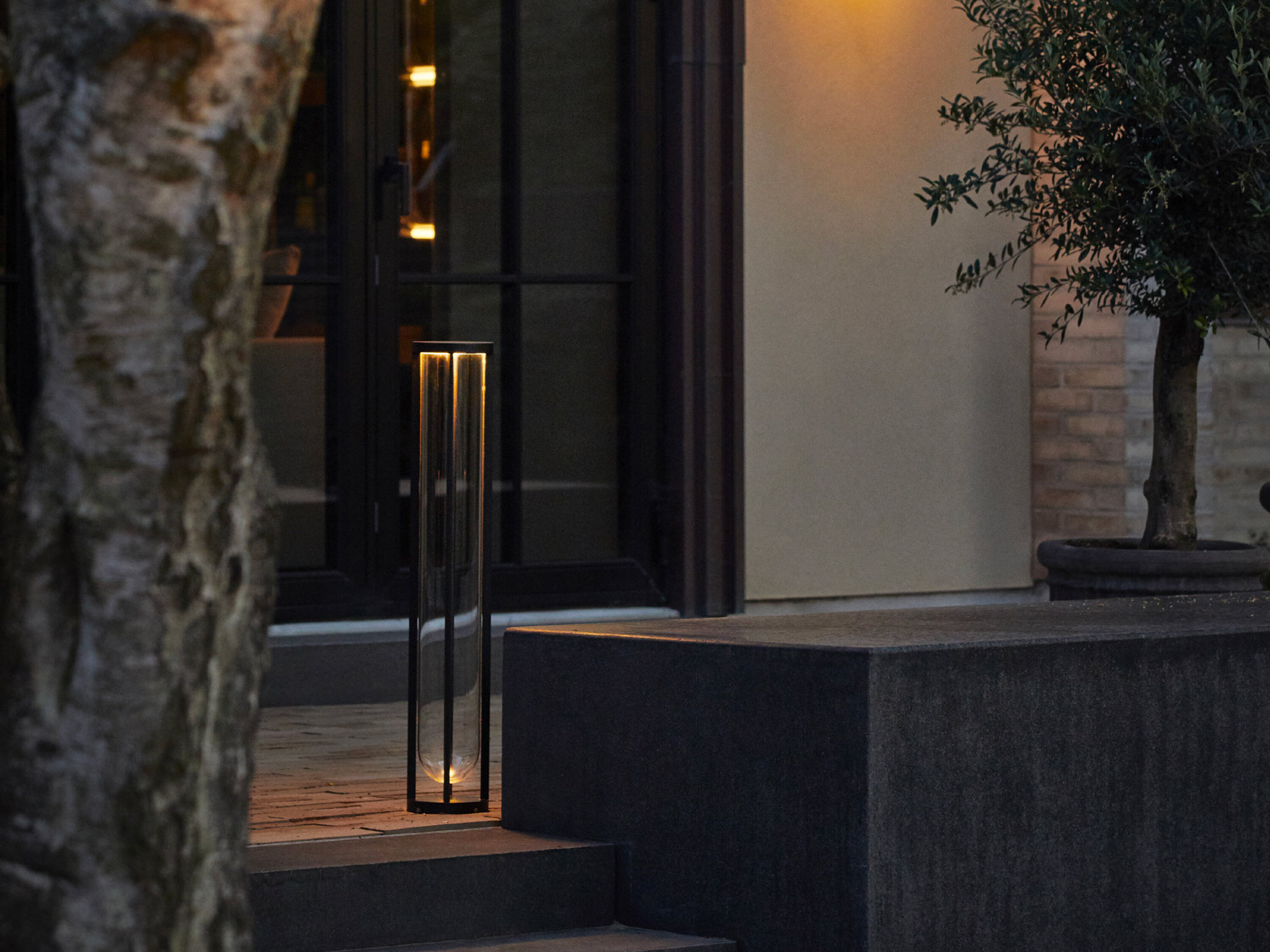 In Vitro Bollard 1 Dimmable 1-10V