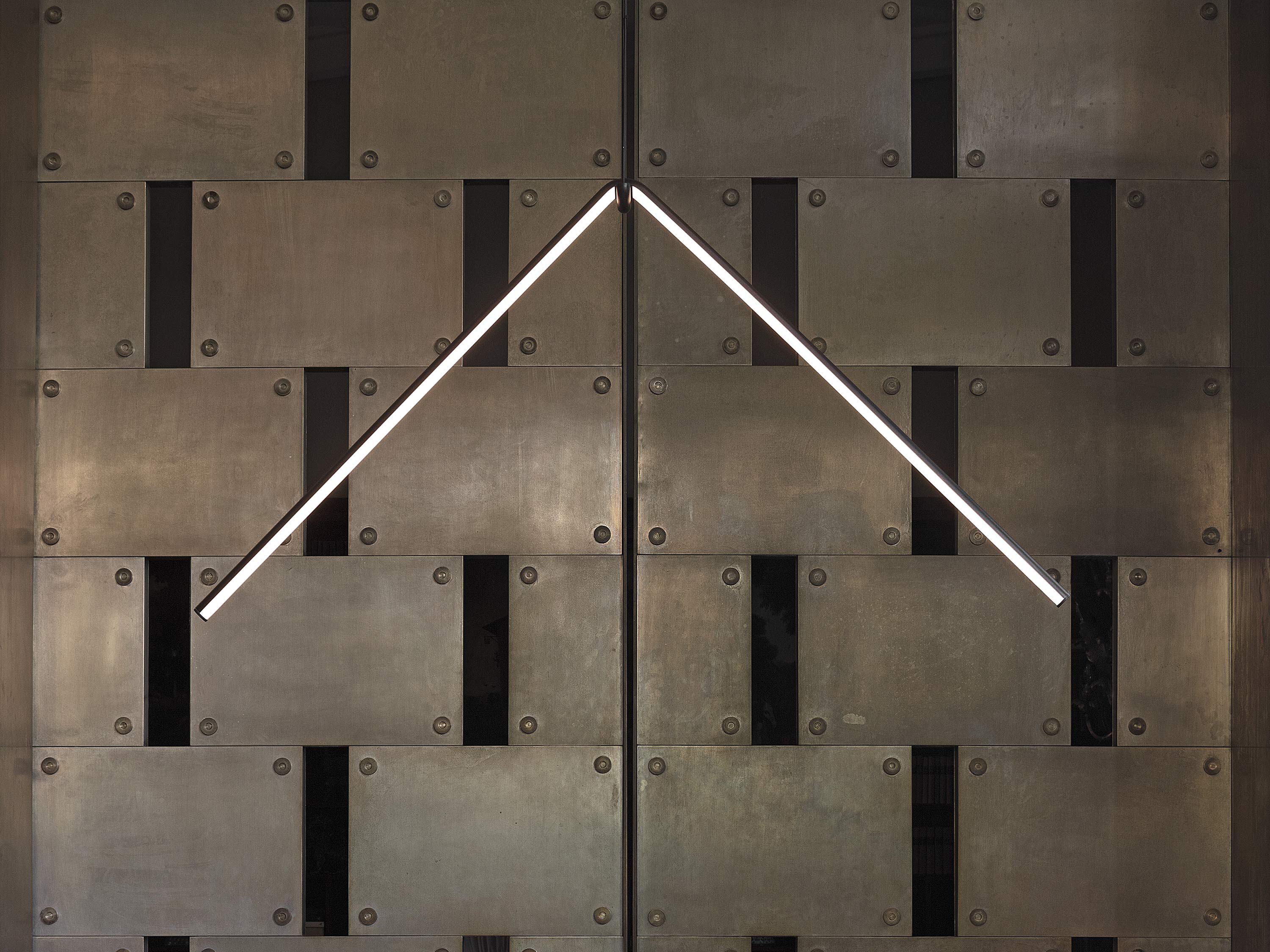 Arrangements Broken Line