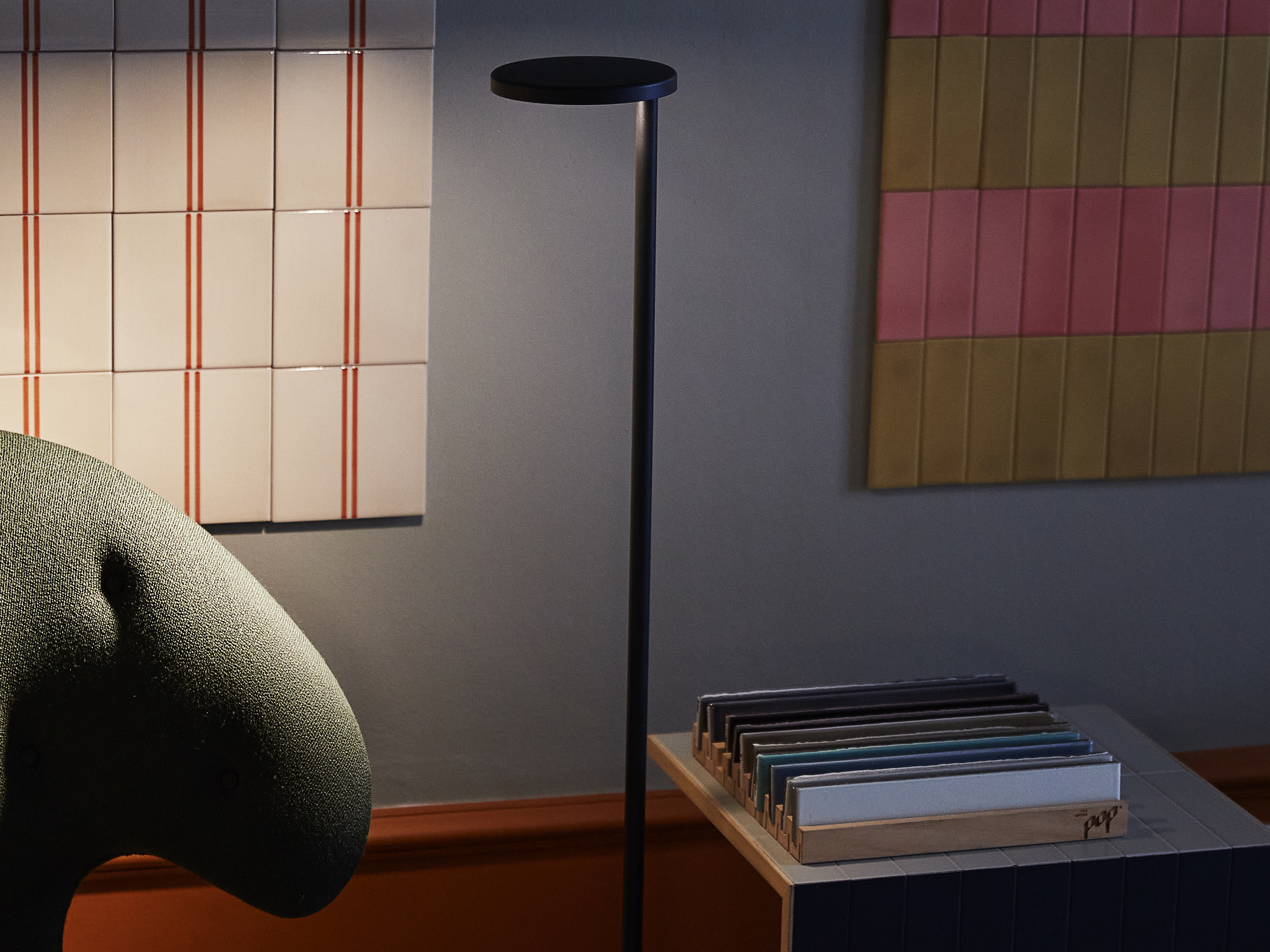 Oblique Floor USB-C, , lifeshot