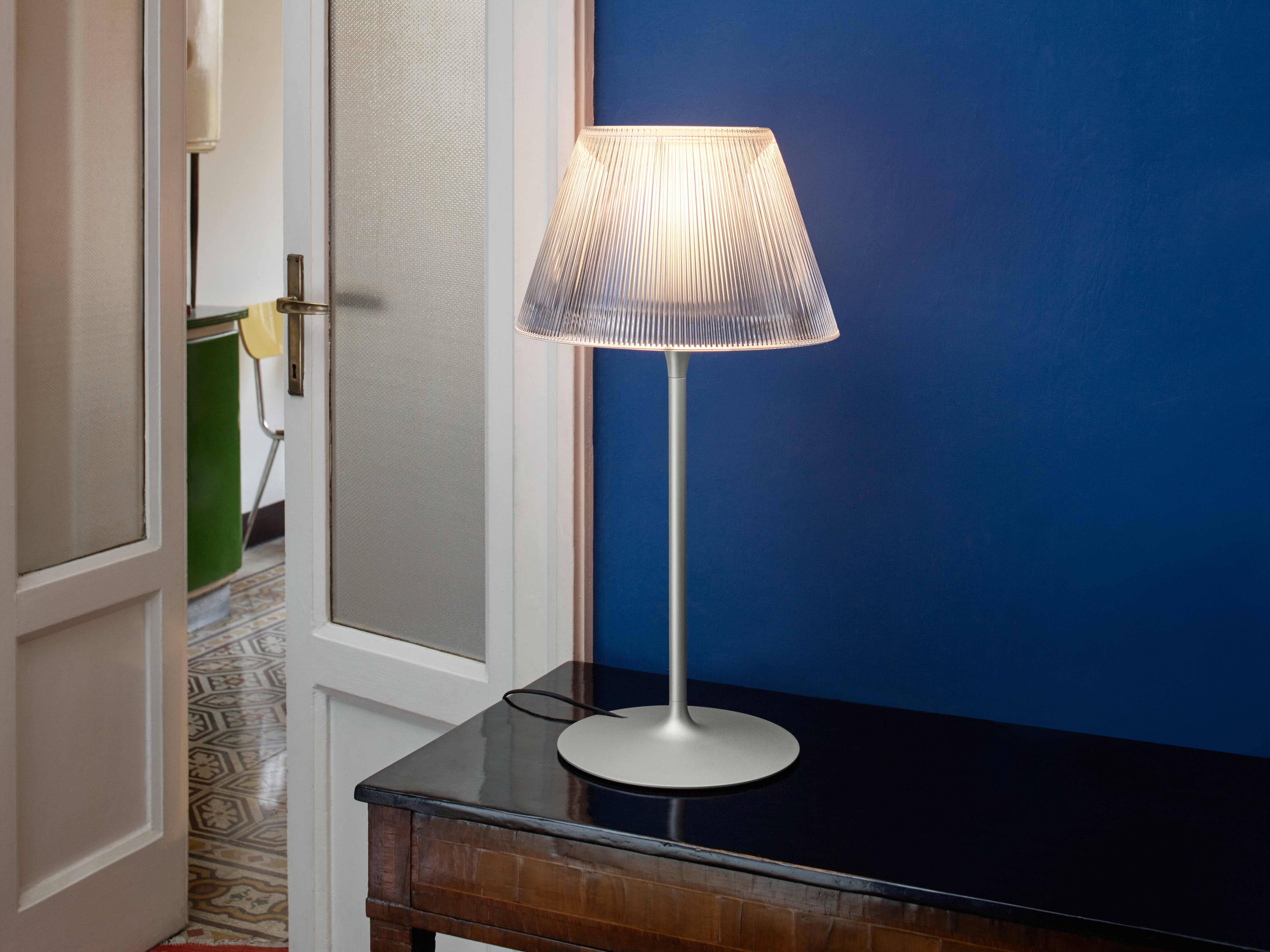 Romeo Table, , lifeshot