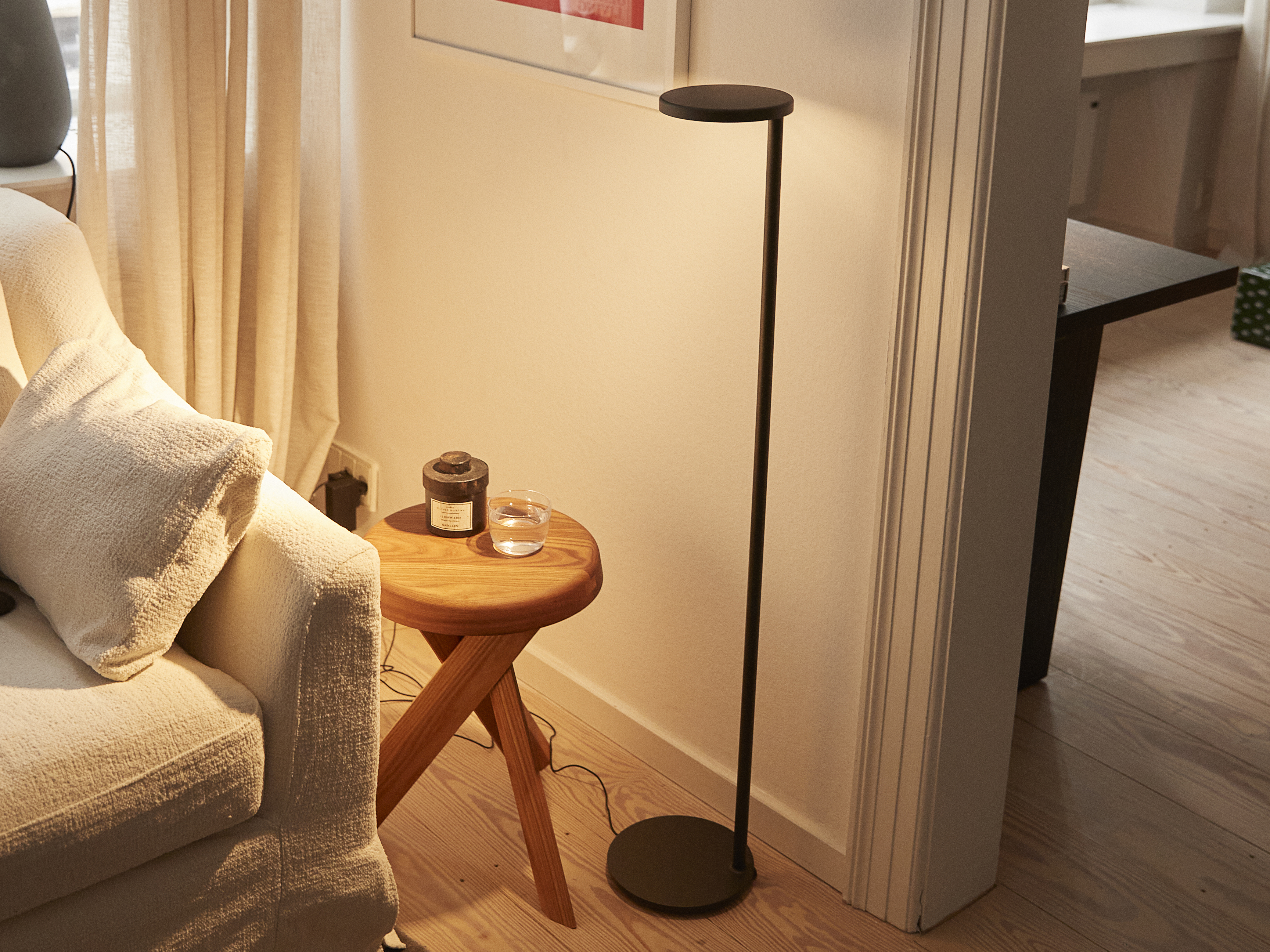 Oblique Floor USB-C, , lifeshot